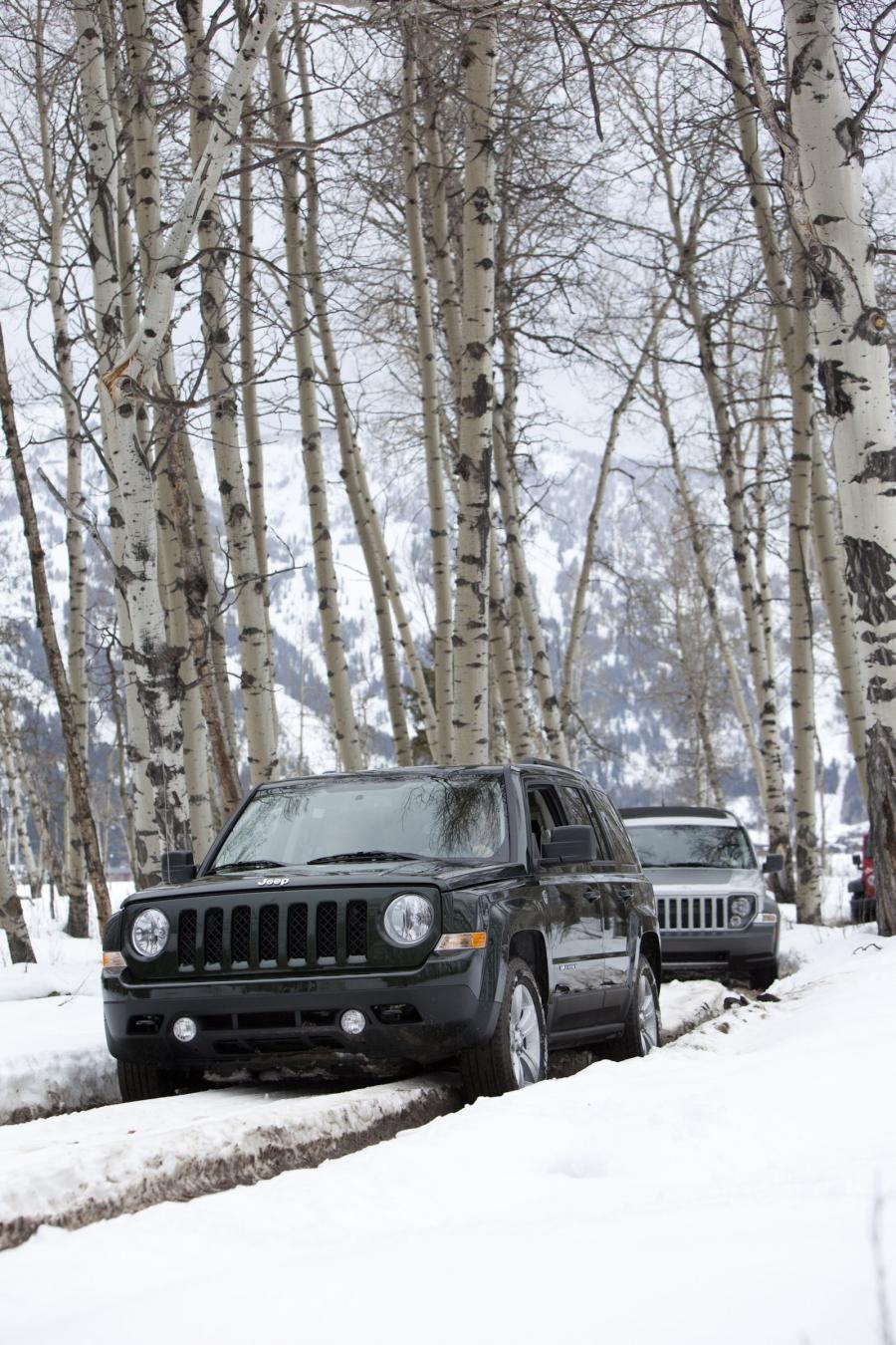  Jeep Patriot 2011 года  (фото 12 из 36)